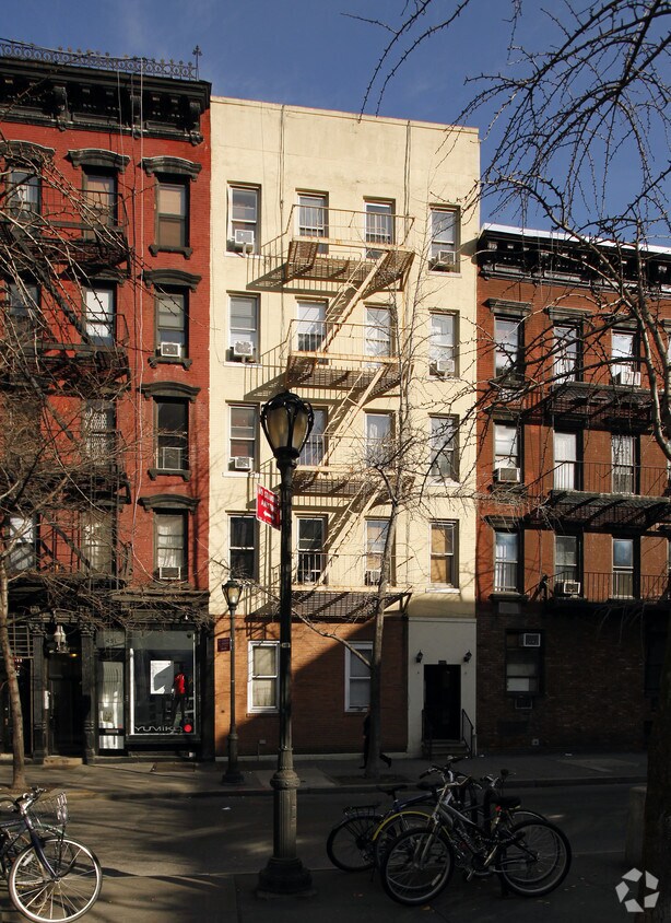 Building Photo - 449 W 46th St