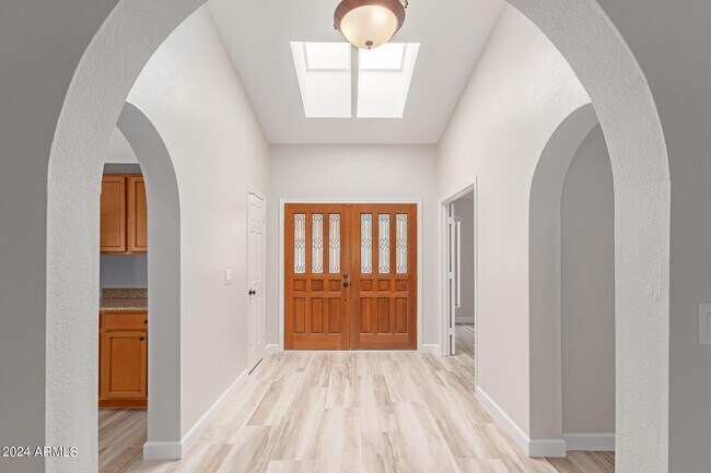 Foto del edificio - 10185 E Becker Ln