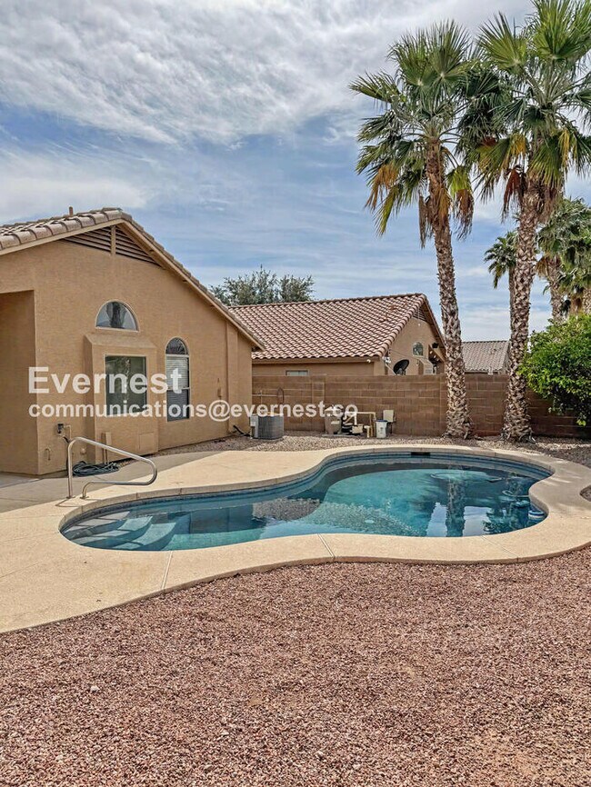 Foto del edificio - 42520 W Hall Dr