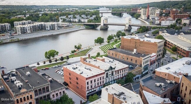 Foto del edificio - 275 River St