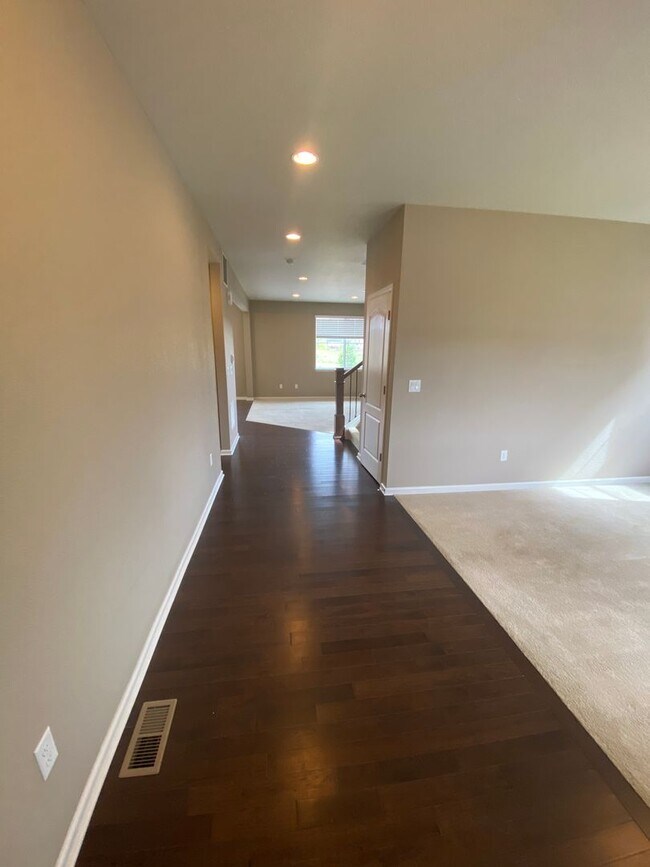Building Photo - Lovely 4 Bedroom/3 Bathroom Erie Home - Av...