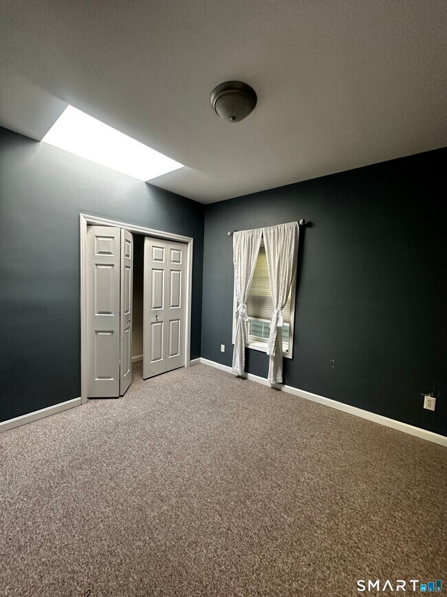 Foto del edificio - 32 W Main St