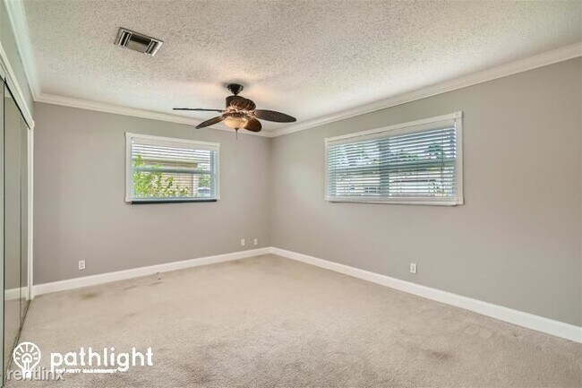 Foto del edificio - 3 br, 2 bath House - 1185 SW 28th Ave UNIT