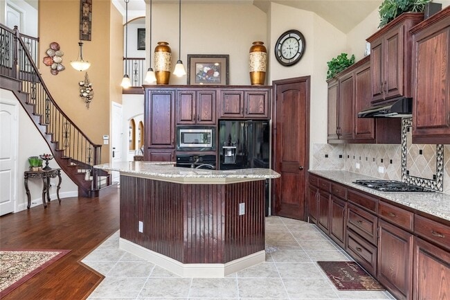 Building Photo - 6728 S Fork Dr