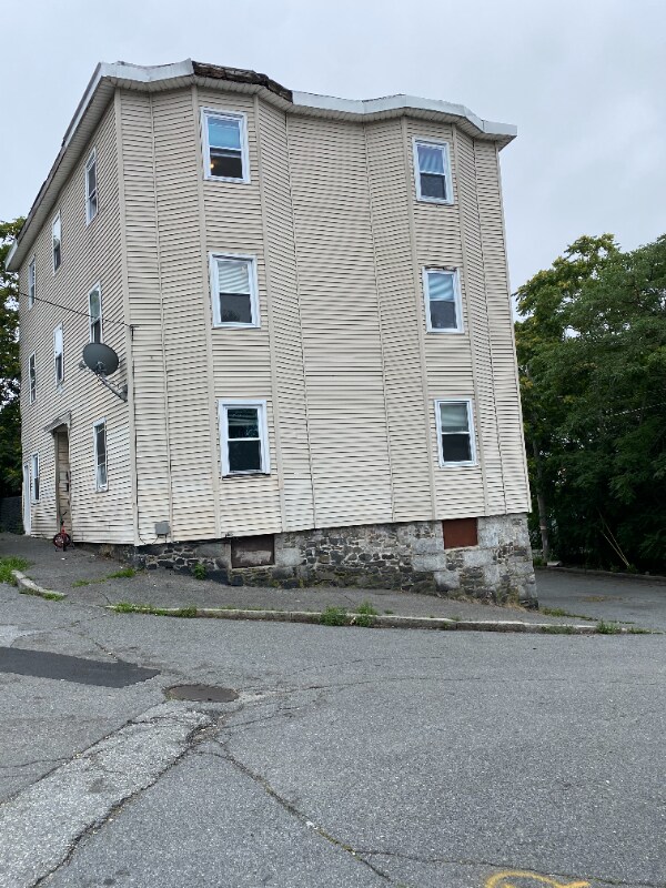57 Marshall St, Lowell, MA 01851 Room for Rent in Lowell, MA