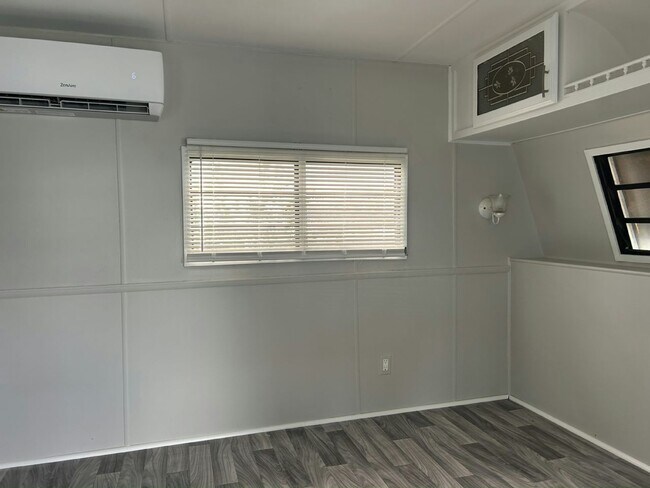 Foto del edificio - 17031 US-301