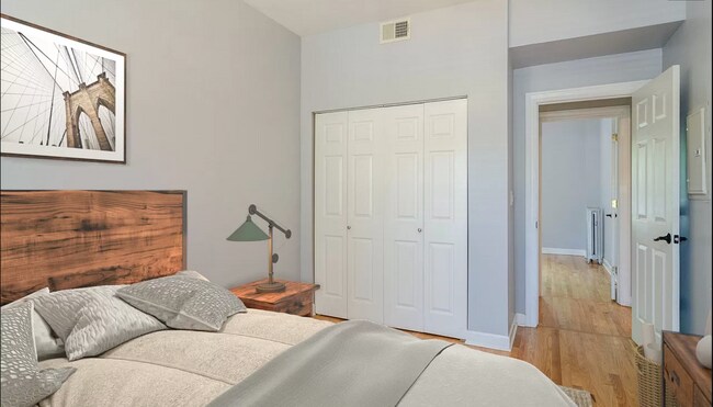 Building Photo - 5003 S Prairie Ave