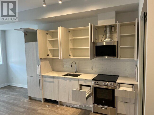 Building Photo - 4130-4130 Parkside Village Dr