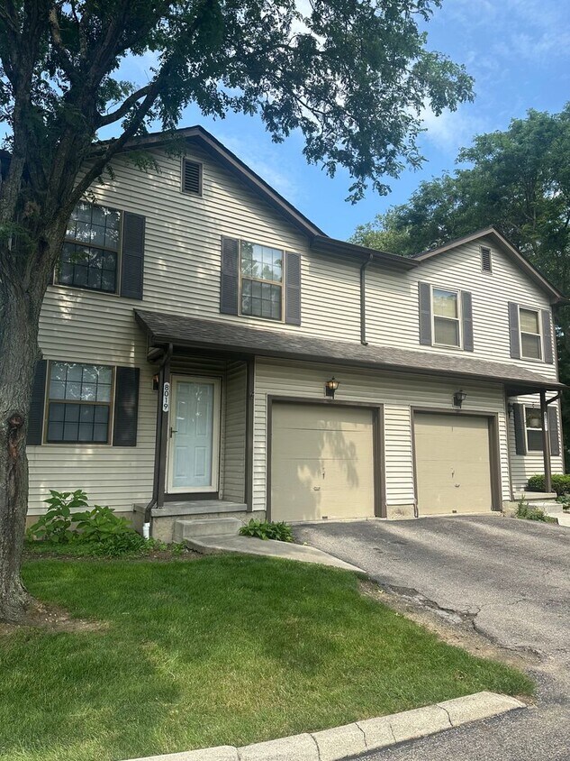 Foto principal - Three Bedroom, 2.5 Bathroom Townhome in Wo...