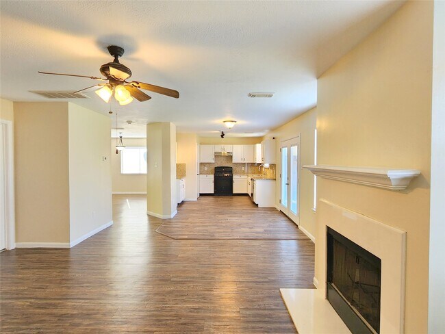 Foto del edificio - 18123 Noble Forest Dr