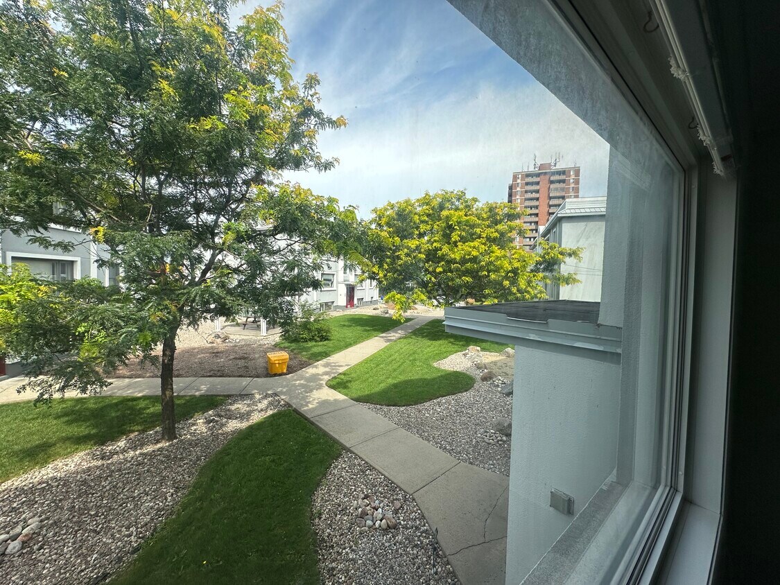 Photo principale - 404 Montreal Rd