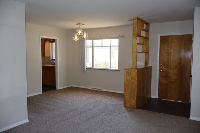 Building Photo - Spacious 3 Bedroom Home with Finished Base...