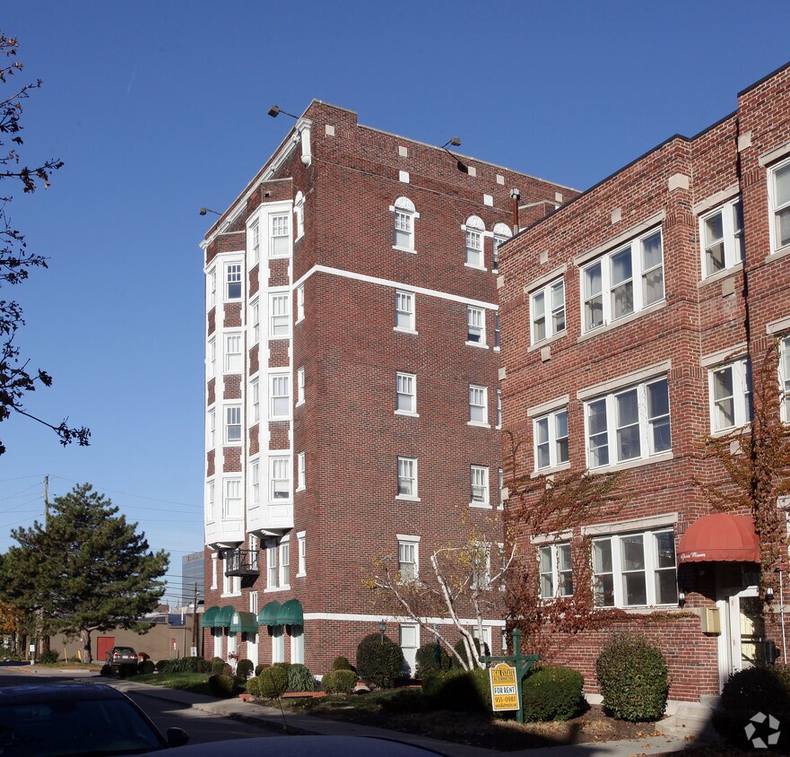 Foto del edificio - 230 E 9th St