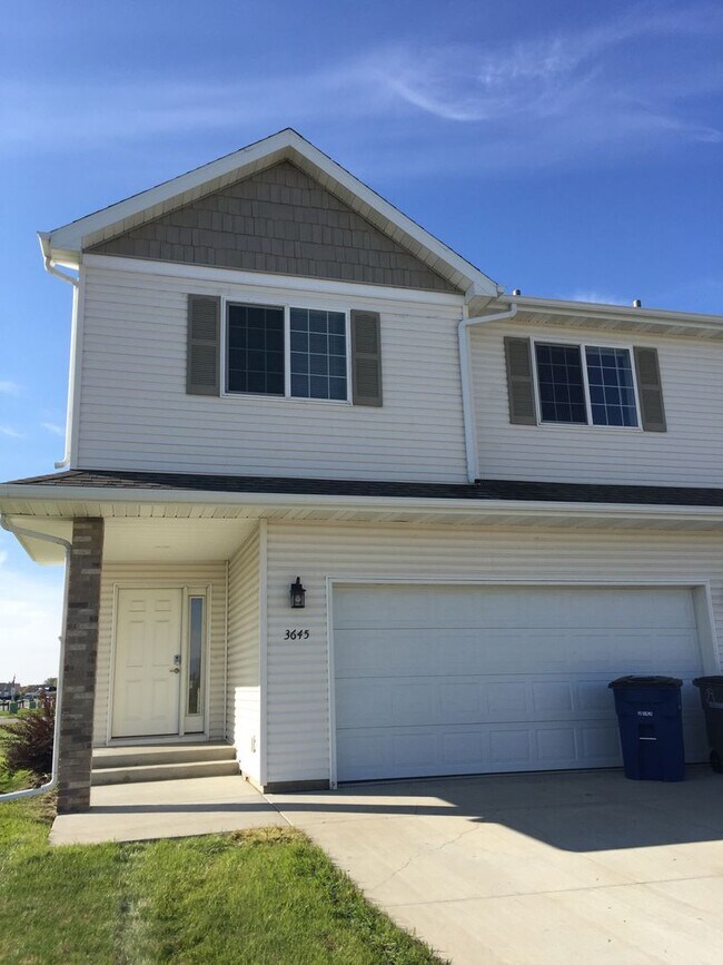 Foto del edificio - 3 Bed 3 Bath Twin Home