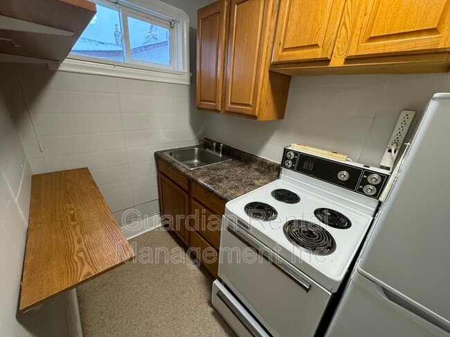 Building Photo - 50 Ontario St