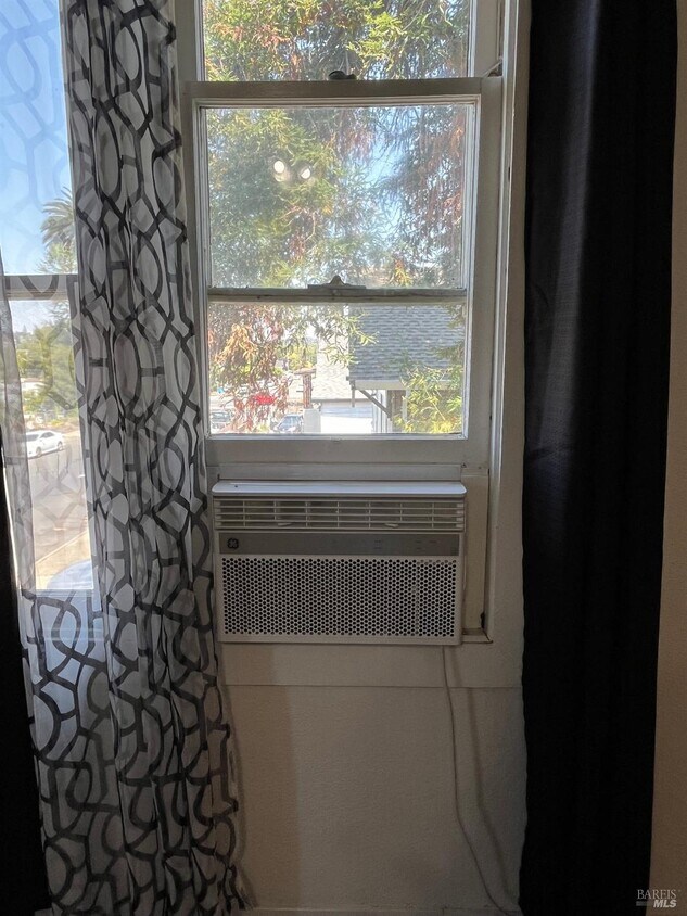Primary Photo - 217 Illinois St