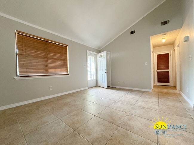 Building Photo - Cozy 2-Bed, 1.5-Bath Home with Flex Space ...