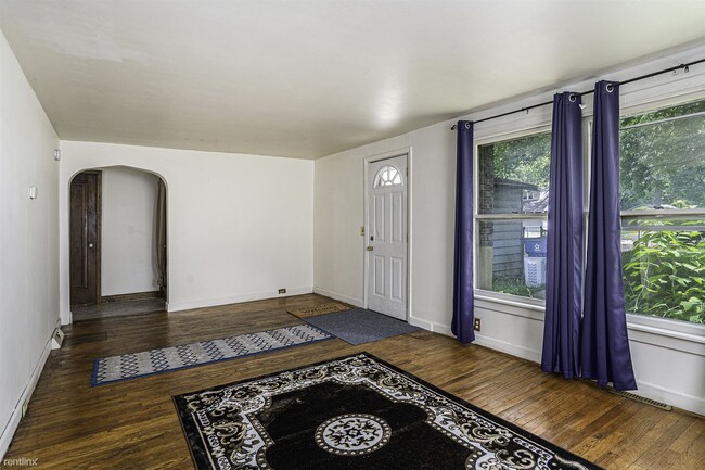 Building Photo - 2 br, 1 bath House - 613 Washburn Ave