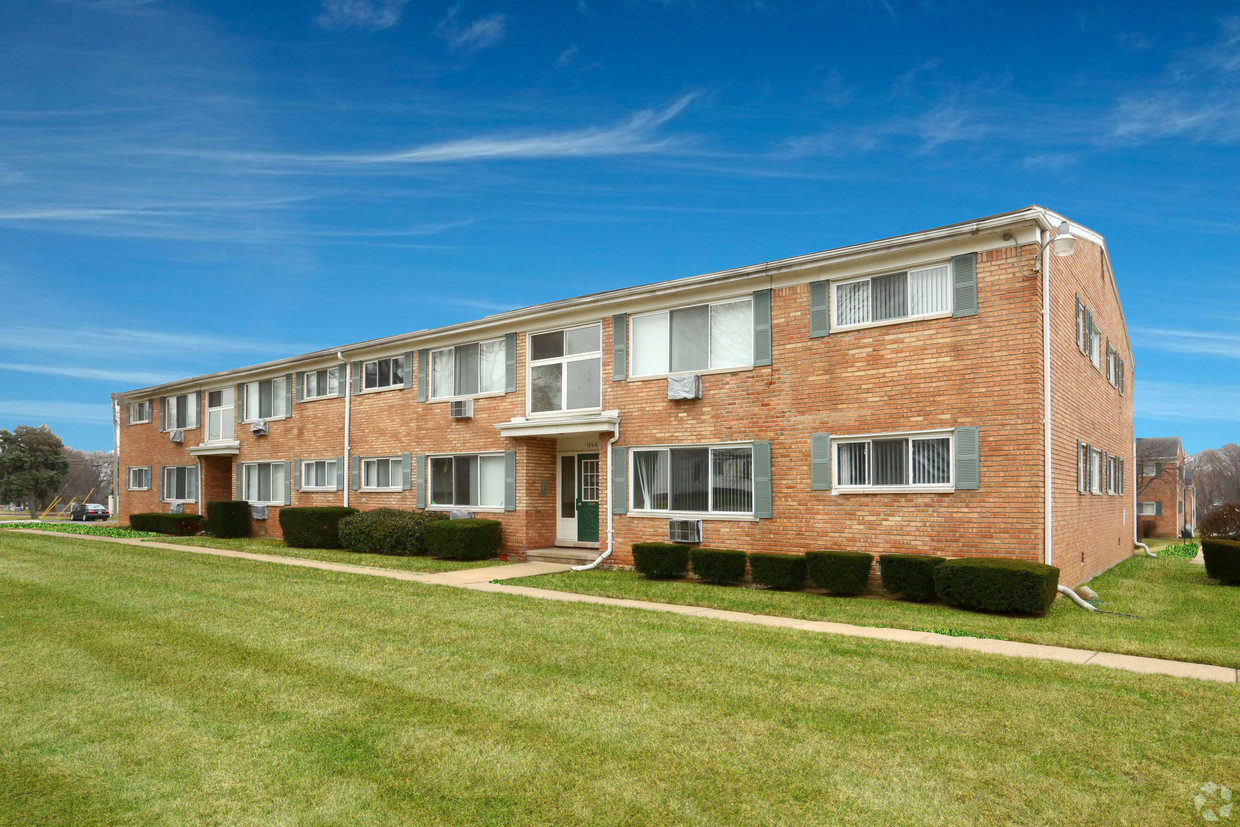 Plymouth Heritage & Hines Park Place Apartments - Plymouth, MI ...