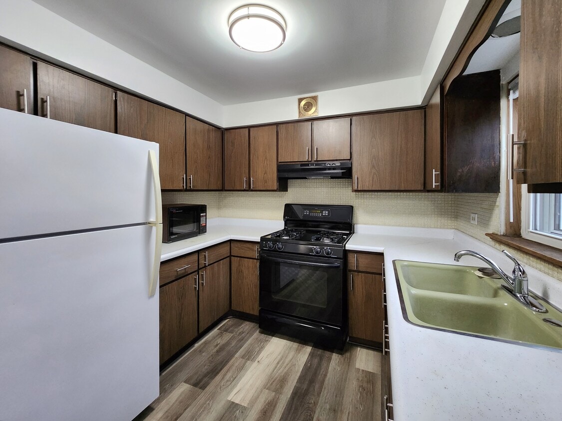 Primary Photo - Very Spacious Studio in Ohare area with se...
