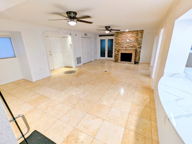 Foto del edificio - 1000 Winderley Pl