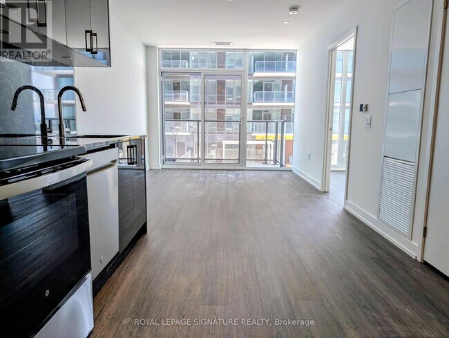 Photo du bâtiment - 4010 Eglinton Ave W