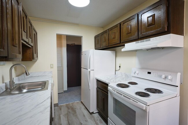 Building Photo - Creekwood Estates