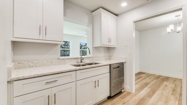 Foto del edificio - Beautiful Unit!  3/2 SINGLE FAMILY HOME