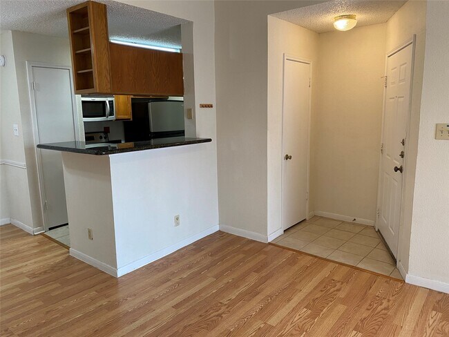 Foto del edificio - 2121 Hepburn St