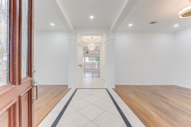Building Photo - 7906 Del Monte Dr