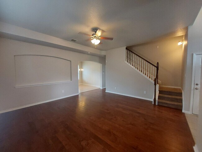 Foto del edificio - Lovely 4 Bedroom Home with Master Downstai...