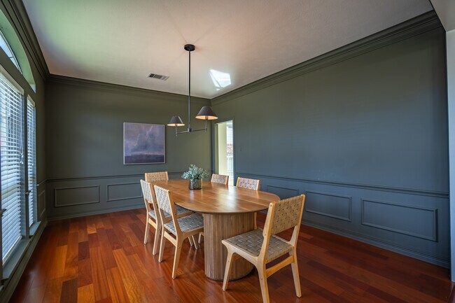 Foto del edificio - 8104 Sundale Ct