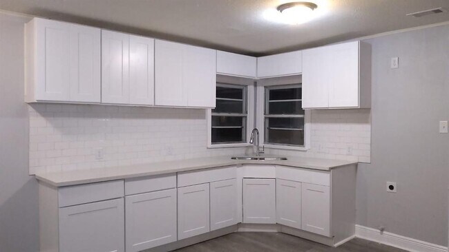 Foto del edificio - 3349 14th St