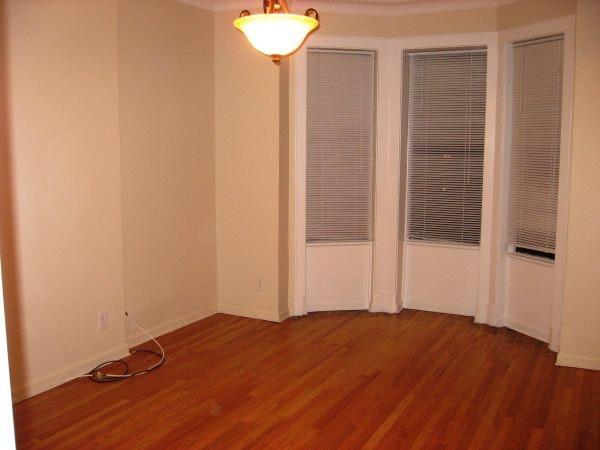 Foto del edificio - 98 Manhattan Ave