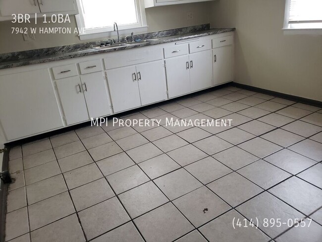 Foto del edificio - 7942 W HAMPTON Ave