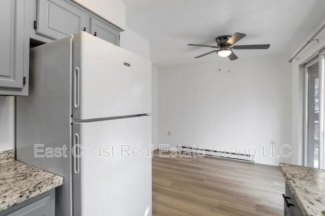 Building Photo - 131 Biser St