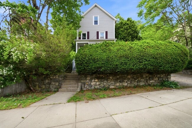 Building Photo - 722 Highland Ave
