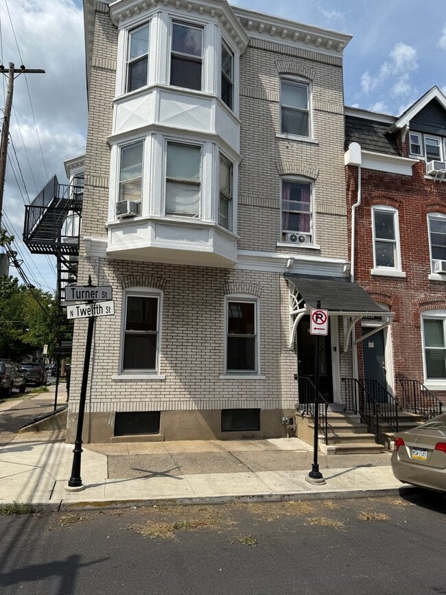 Building Photo - 1149 W Turner St