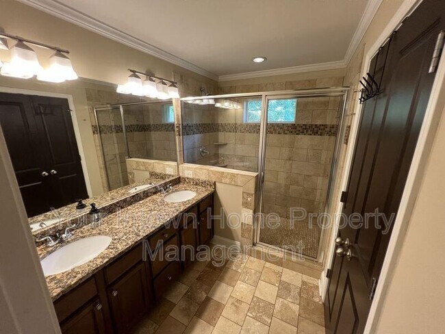 Building Photo - 2074 Hilburn Dr SE