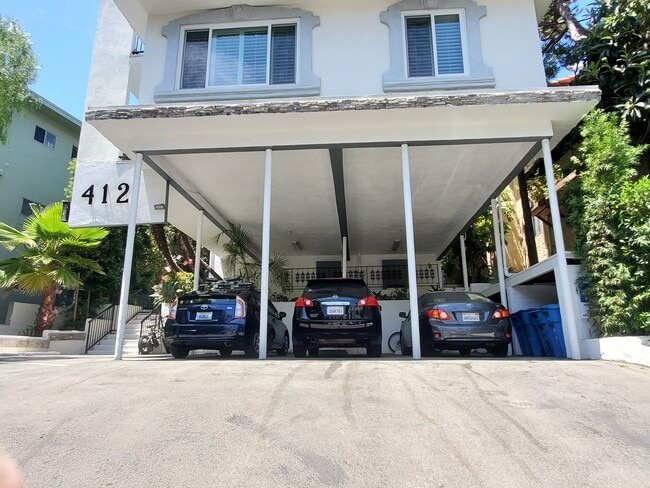Building Photo - 412 Avenida Santa Barbara