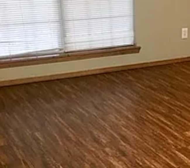 Building Photo - N Willow Dr Duplex