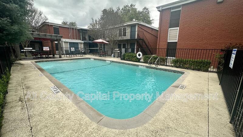 Primary Photo - 5426 Menchaca Rd