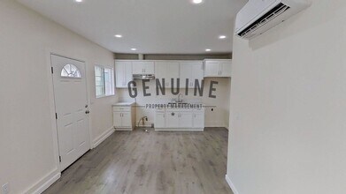 Building Photo - 305 S Daisy Ave