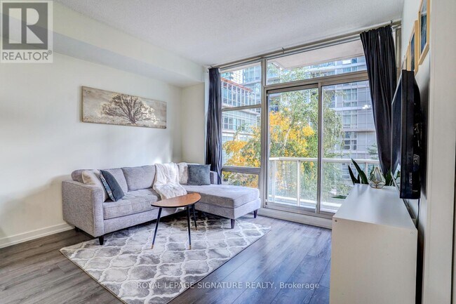 Building Photo - 9 Spadina Ave.