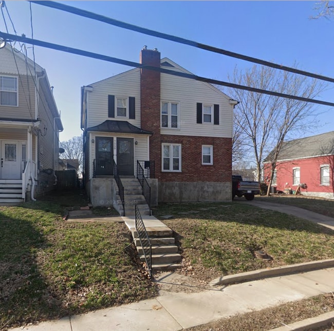 Building Photo - 7558 Woodland Ave