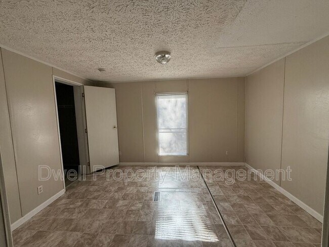 Foto del edificio - 353 Barnhart Dr