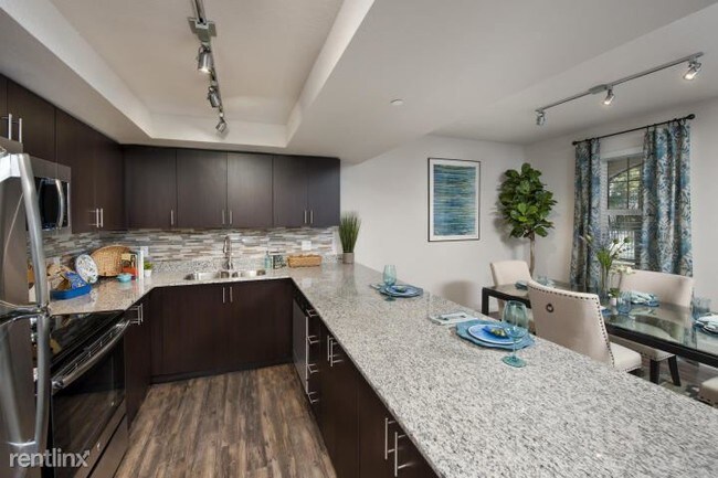 Building Photo - 1010 Quaye Lake Circle