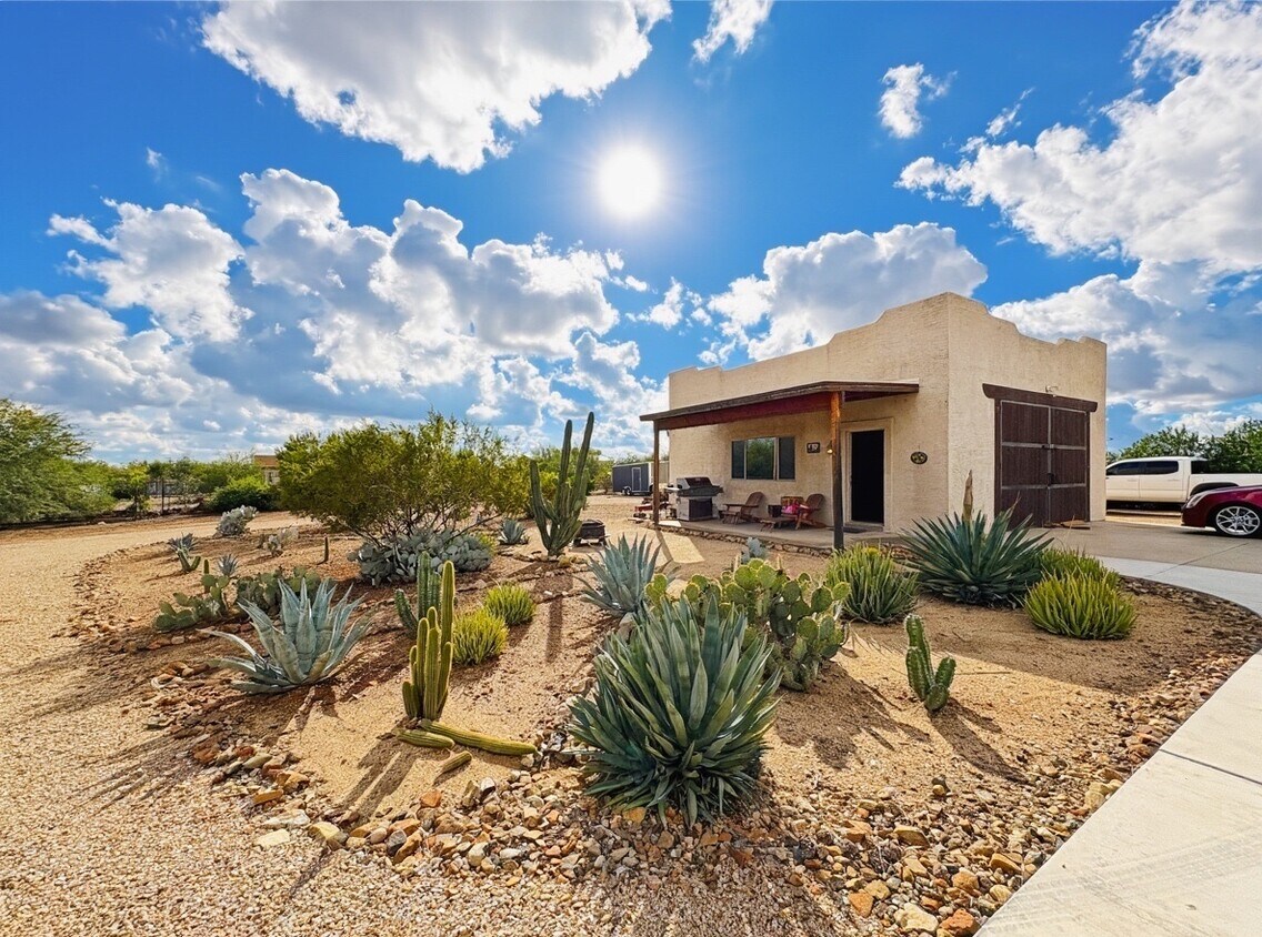 Foto principal - 1033 E Irvine Rd