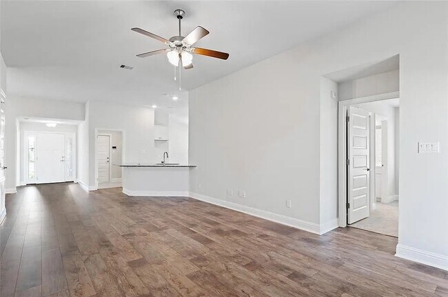 Building Photo - 2708 Golden Palms Ln