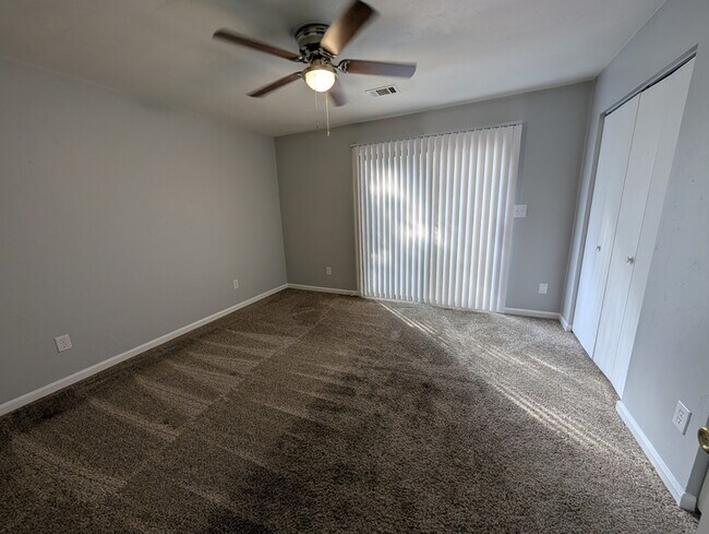 Foto del edificio - 1257 E Orange Ave